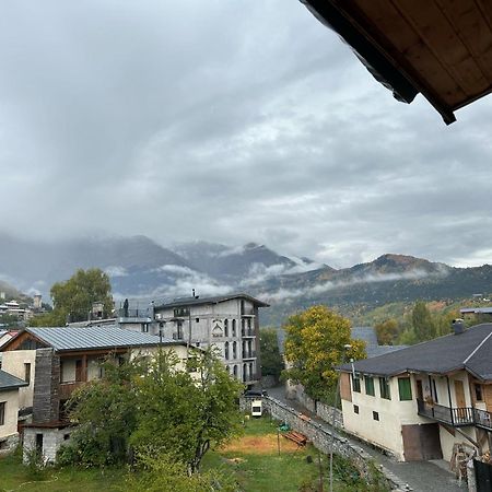 Hotel Svanseti メスティア エクステリア 写真