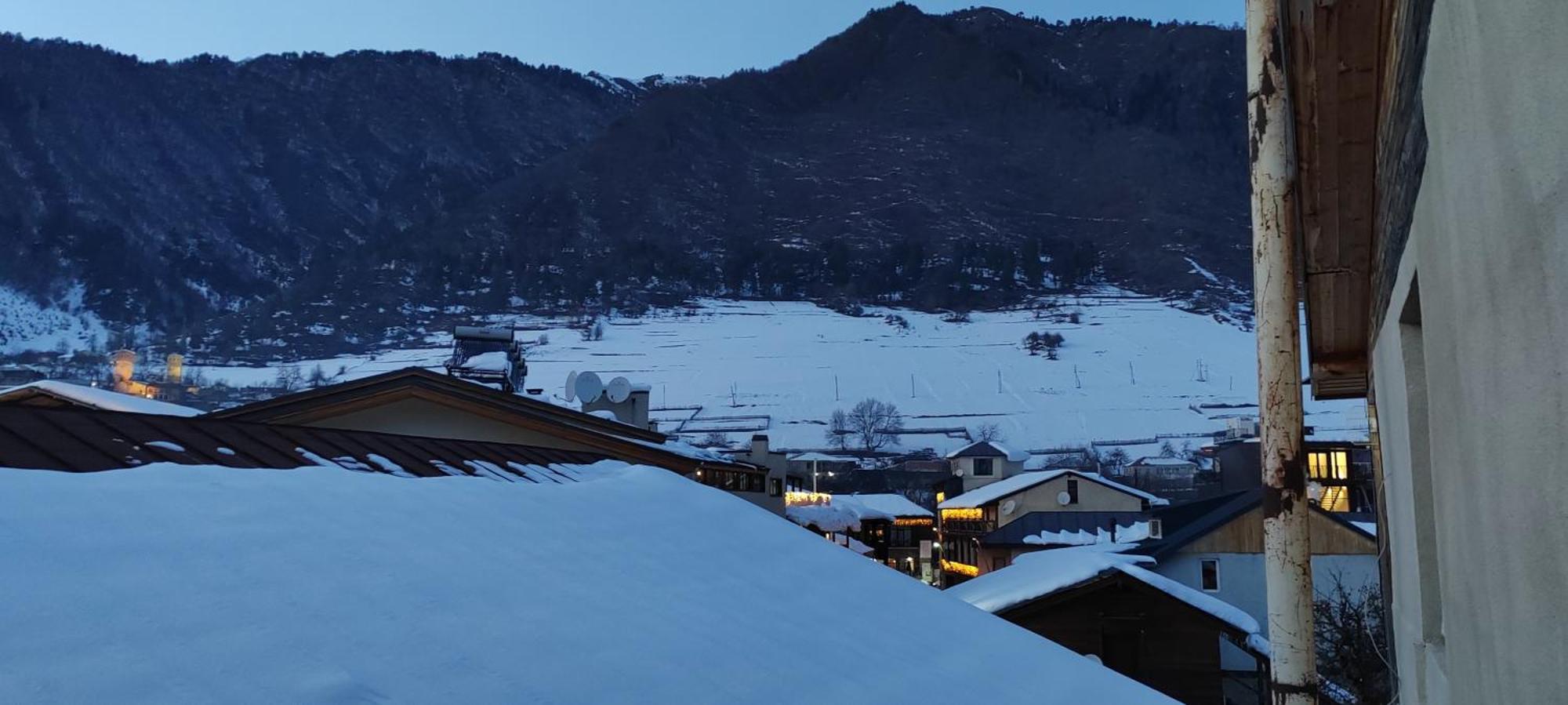 Hotel Svanseti メスティア エクステリア 写真